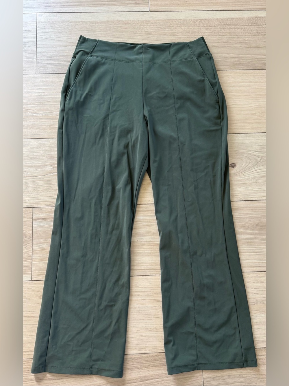 Athleta Cosmic Kick Flare Green Stretch Travel Work Pants Size 10